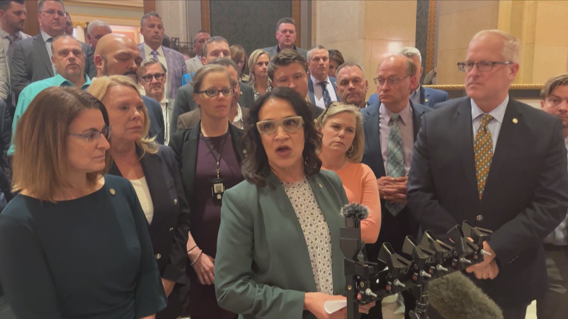 Minnesota legislative session ends in chaos as DFL forces priorities across the finish - Vimarsana News