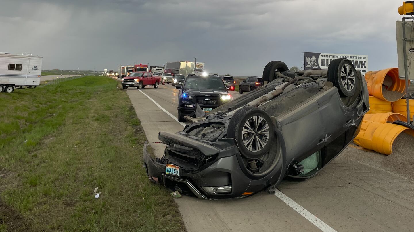 I-94 shut down after two crashes in construction zone near Jamestown - Vimarsana News